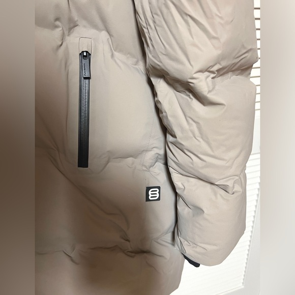 Aritzia Super Puff2O - Picture 8 of 11